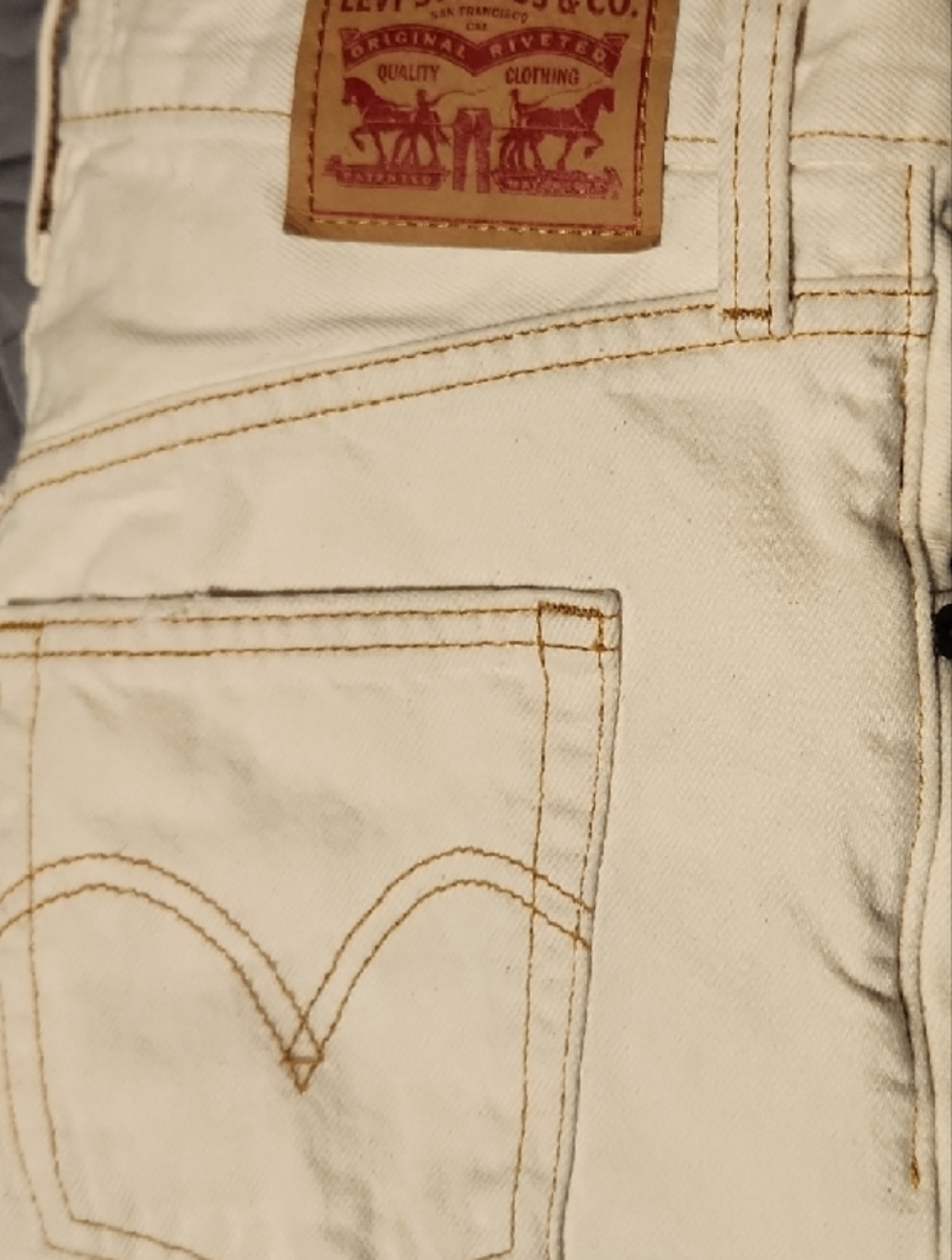Levi's Cream Denim Jeans with Tan Leather Patch - Picture 11 of 12